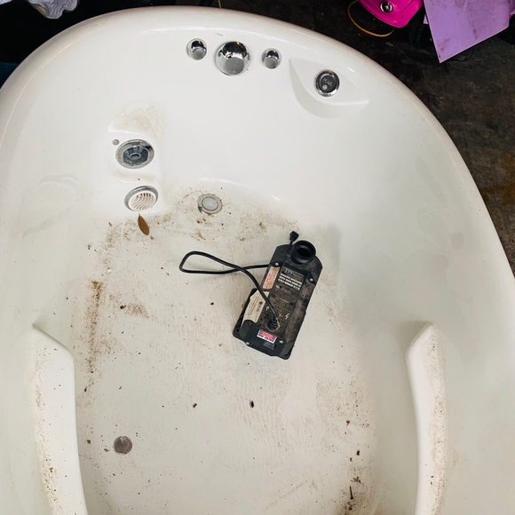 PEARL (whirrlPool) Tub **Brand NE@W** - Picture 1 of 2